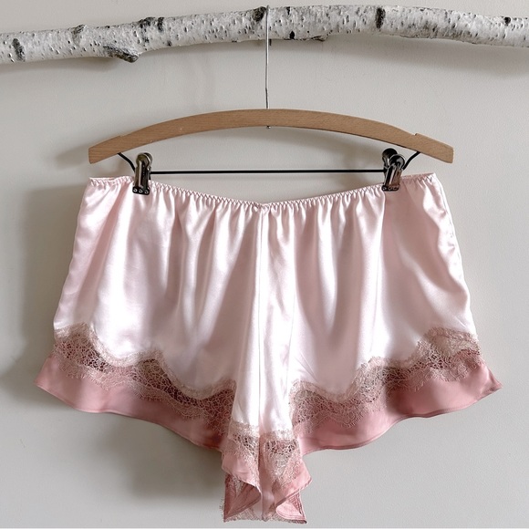 Victoria’s Secret Lounge Shorts - Picture 1 of 8